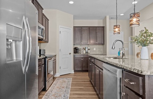 Aberdeen House | Pickleball, Arcade & Poker Retreat Near Pinehurst!