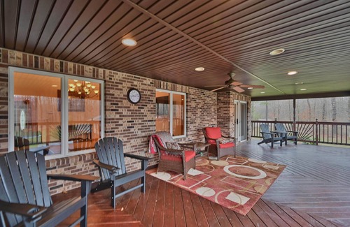 White Haven House | Pickleball/Basketball 11 BR 6.5 BA Sauna HotTub Pool TablenFREE Tesla EV Charger