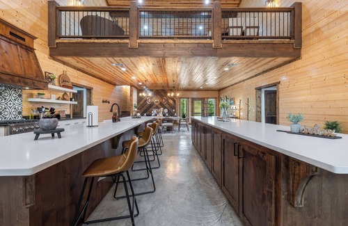 Broken Bow Cabin | Pickleball/Bowling/MiniGolf/Sauna/7 Beds Sleeps31!
