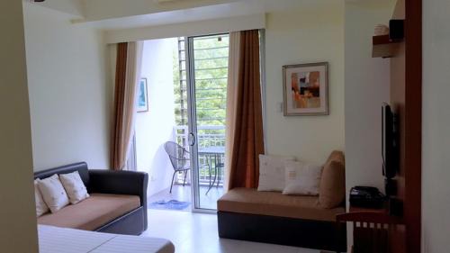 Nasugbu Apartment | Pico De Loro - Myna B Studio