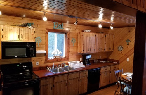Christmas Cabin | Pictured Rocks Lodge 5 minutes from Munising! Recently remodeled!