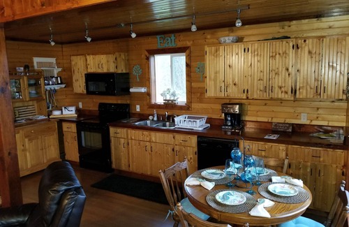 Christmas Cabin | Pictured Rocks Lodge 5 minutes from Munising! Recently remodeled!