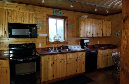 Christmas Cabin | Pictured Rocks Lodge 5 minutes from Munising! Recently remodeled!