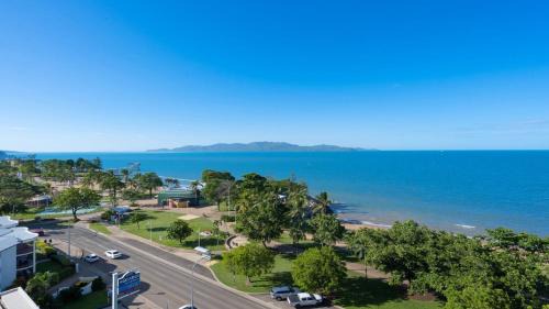 North Ward House | Picturesque Beachfront Views