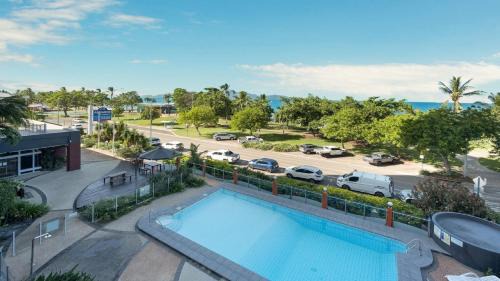 North Ward House | Picturesque Beachfront Views