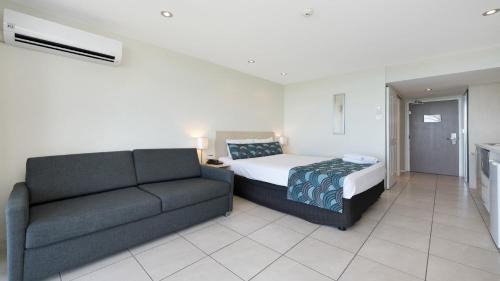 North Ward House | Picturesque Beachfront Views