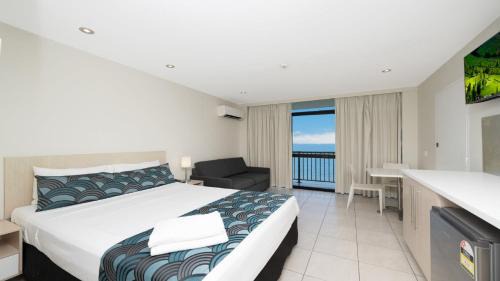 North Ward House | Picturesque Beachfront Views