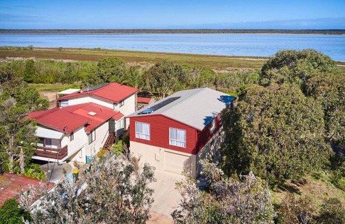 Loch Sport House | Picturesque Lakeside Getaway: Views, Beach, Park