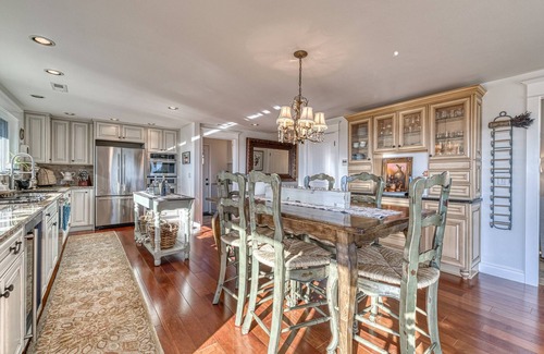 Newberg House | Picturesque Panoramic Vineyard Views From Home and Hot Tub, Pet Friendly, Private, Fire-Pit, BBQ