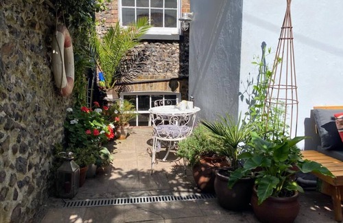 Broadstairs House | Picturesque Seaside Cottage Next to Viking Bay Broadstairs