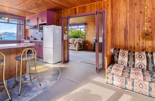 Kawaha Point Cottage | Piece of Paradise - Kawaha Point Holiday Home