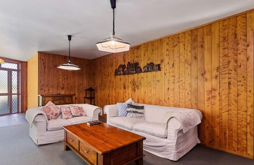 Kawaha Point Cottage | Piece of Paradise - Kawaha Point Holiday Home