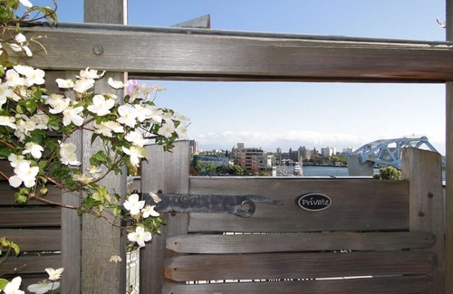 Downtown Victoria Condo | 'Pied-À-Terre Harbour Penthouse' Private Rooftop Deck-Victoria