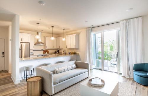 Batesville Apartment | Piedmont Place Suite 301 - Near King Family Vineyards - Mtn Views
