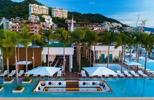 Romantic Zone Condo | Pier 57 Luxury Escape 2BR, PV’s Best Rooftop!