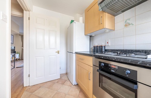 Maidenhead Apartment | Pierocks Wickets Luxury Entire House, Free Parking and Wi-fi in Maidenhead