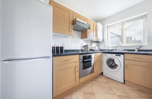 Maidenhead Apartment | Pierocks Wickets Luxury Entire House, Free Parking and Wi-fi in Maidenhead