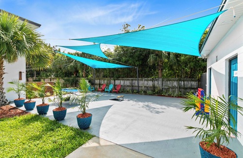 Indian Harbour Beach Apartment | Pierview~ Walk to the beach, Pool, BBQ, Gym, Games