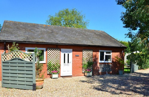 Lingwood House | Piglets - One Bedroom House, Sleeps 2