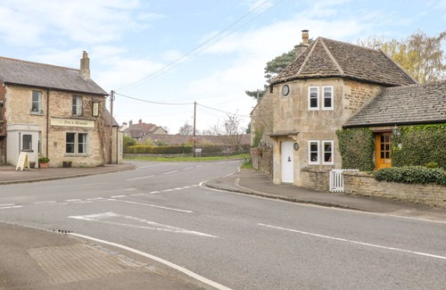 Acton Turville Cottage | PIKE COTTAGE, romantic, character holiday cottage in Chipping Sodbury