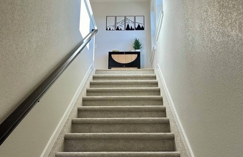Colorado Springs Apartment | Pike’s Peak Residence. Charming 1-bedroom apartment in lovely Colorado Springs