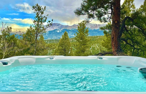 Woodland Park House | Pike View Lodge - 7 mi to Pikes Peak - 8 min. to Town, Hot Tub w/View!