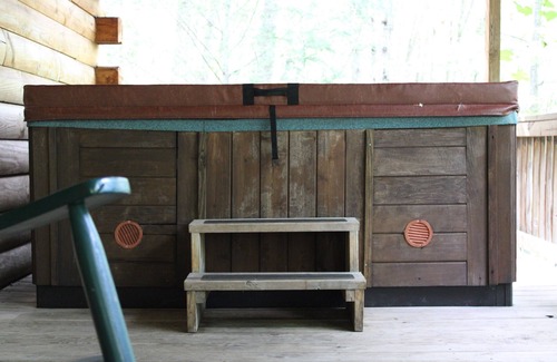 Hico Cabin | Pillow Rock Deluxe Luxury Log cabin in the New River Gorge area