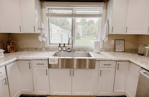 Saint Marys  Allen County House | Pinch of Cozy, Farm House with Hot Tub, 1 Minute Walk to Local Farm Store