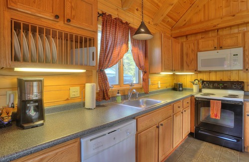 Rangeley Cabin | Pine Cabin at Rangeley Lake Resort - shared waterfront on Rangeley Lake