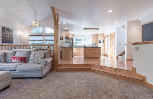 Ridgewood Cabin | Pine in the Woods | Luxury with a Game Room