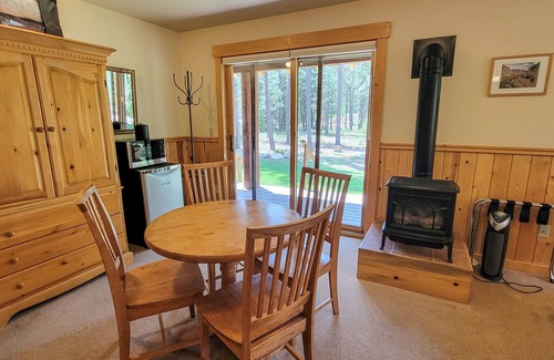 Mazama House | Pine Plus - king bedroom at The Inn At Mazama
