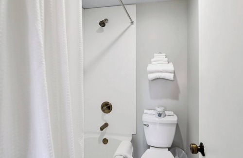 Hill City Hotel | Pine Top Convenience