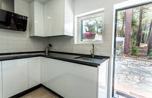 Praia das Macas House | Pine Tree Garden House at Azenhas do Mar - Beaches and Sintra