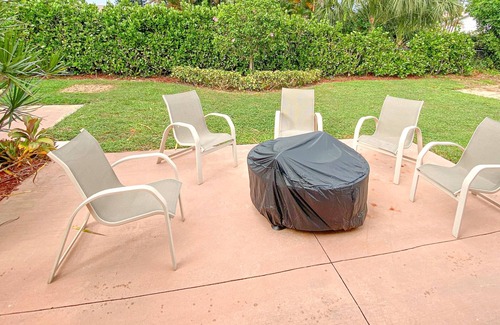 Juno Beach House | Pineapple Palm - Entire Home (Bring your boat!)