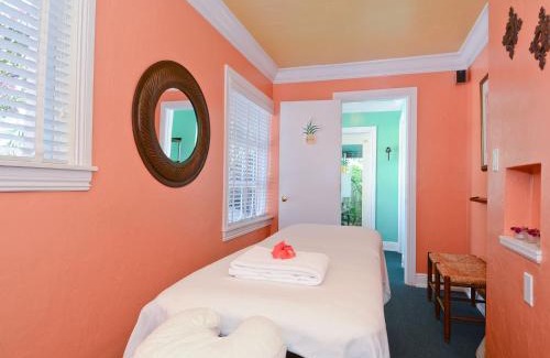 Victoria Park Resort | Pineapple Point Guesthouse & Resort - Gay Men's Resort