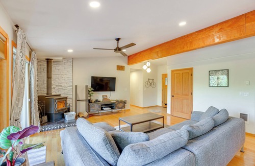 Deschutes River Woods Cabin | Ping-Pong & Private Hot Tub: Family Cabin in Bend!