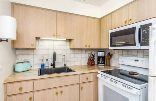 Redington Shores House | Pink Beach House on Barrier Island with a POOL!