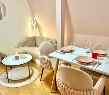 Bregenz Apartment | Pink Sissi Hideaway mit Seeblick