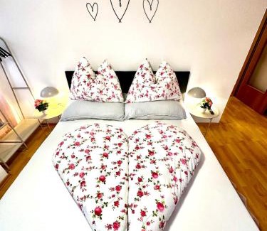 Bregenz Apartment | Pink Sissi Hideaway mit Seeblick