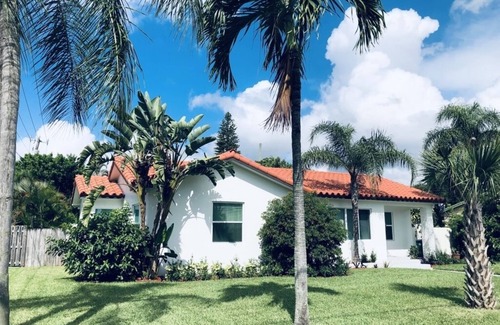 Dania Beach House | PIPER PALMS VILLA WELCOMES YOU!