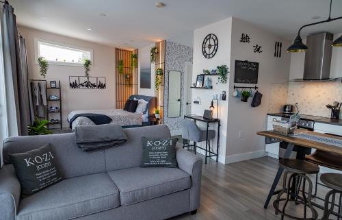 West Bay House | Piper's Creek Cottages