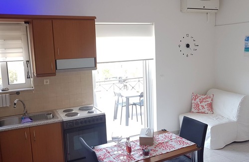 Nea Artaki Apartment | PiPi's House is located in Nea Artaki, Evia and has a balcony and sea views.