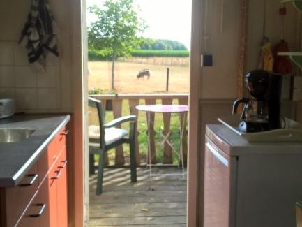 Onstwedde Bed & Breakfast | Pipowagen Lidewei Groningen Westerwolde unieke ligging met eigen tuin en vrij uitzicht over veld naar natuurgebied