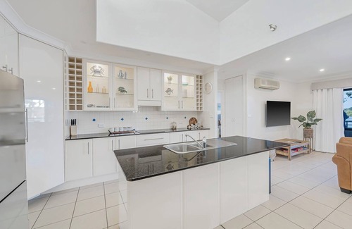 North Haven Apartment | Pippies - 3 bedroom unit with amazing Foreshore views