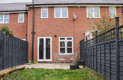Shrewsbury House | PIPPIN'S PLACE, pet friendly, with a garden in Shrewsbury