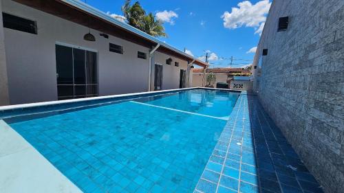 Tupy House | Piscina Aquecida, 4 Suítes, Bilhar, Área Gourmet