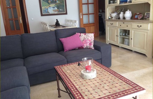 Sant Cugat del Valles Apartment | Piso con Piscina Para 5 Personas