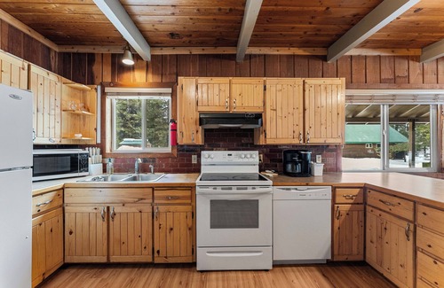 Tamarack Resort House | Piston Peak Cabin - 1/2 mile from Tamarack