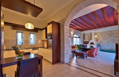 Platanias Town Villa | Platanias Villa, 4 BD, 4 BA, pool, 800m from sand