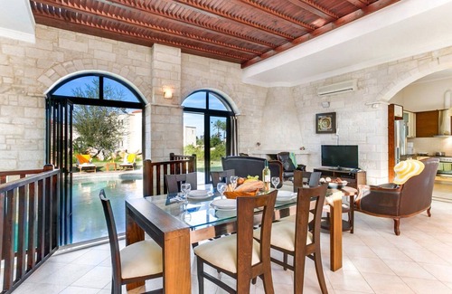 Platanias Town Villa | Platanias Villa, 4 BD, 4 BA, pool, 800m from sand